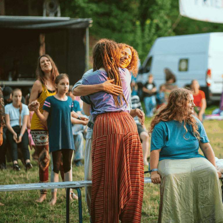 PAX Festival Umarmung